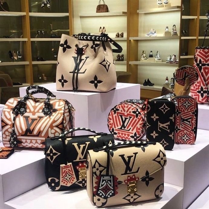 Exploring the World of Designer Replicas in the UK: Quality, Legality, and Consumer Demand